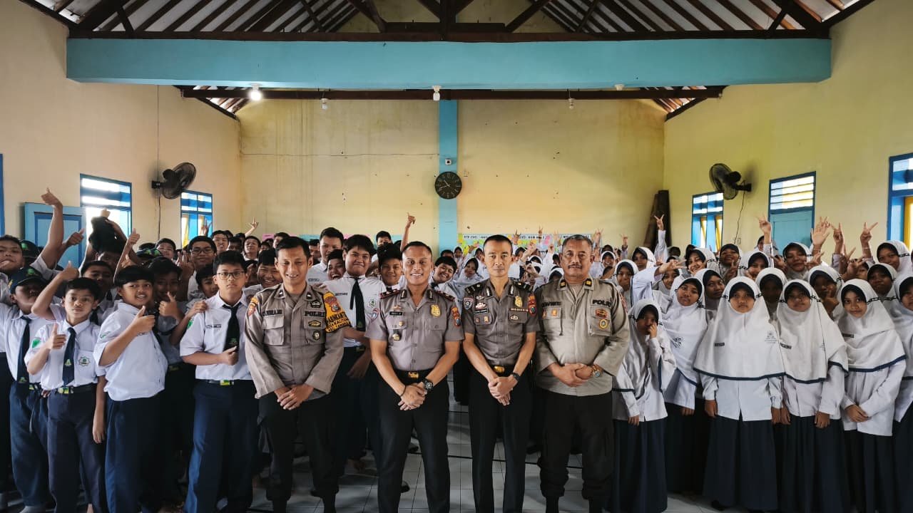 Polresta Sidoarjo Masuk Sekolah,Tanamkan Sadar Hukum pada Pelajar dan Cegah Radikalisme Polresta Sidoarjo Masuk Sekolah,Tanamkan Sadar Hukum pada Pelajar dan Cegah Radikalisme