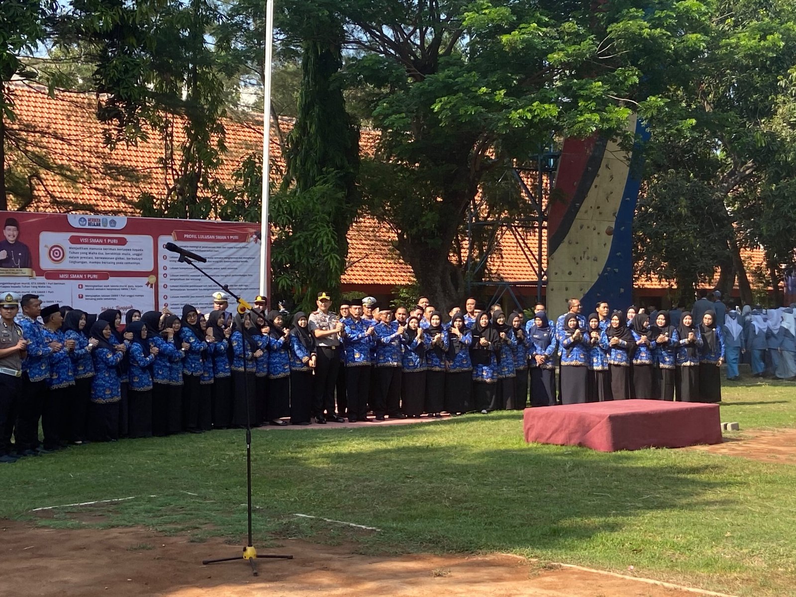 Kapolres Mojokerto Pimpin Upacara di SMAN 1 Puri, Tanamkan Kedisiplinan dan Kesadaran Hukum Kepada Pelajar.
