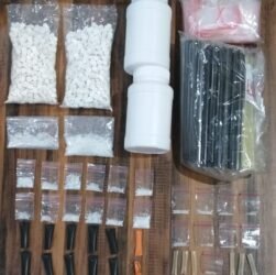 Polrestabes Surabaya Amankan 2 Tersangka Pengedar Narkoba,109gr Sabu dan 2.000 Pil LL Disita Polrestabes Surabaya Amankan 2 Tersangka Pengedar Narkoba,109gr Sabu dan 2.000 Pil LL Disita