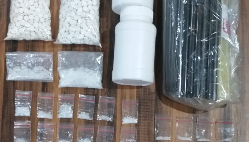 Polrestabes Surabaya Amankan 2 Tersangka Pengedar Narkoba,109gr Sabu dan 2.000 Pil LL Disita Polrestabes Surabaya Amankan 2 Tersangka Pengedar Narkoba,109gr Sabu dan 2.000 Pil LL Disita