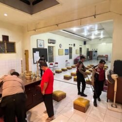 Polres Lumajang Lakukan Sterilisasi Vihara Jelang Perayaan Imlek Polres Lumajang Lakukan Sterilisasi Vihara Jelang Perayaan Imlek